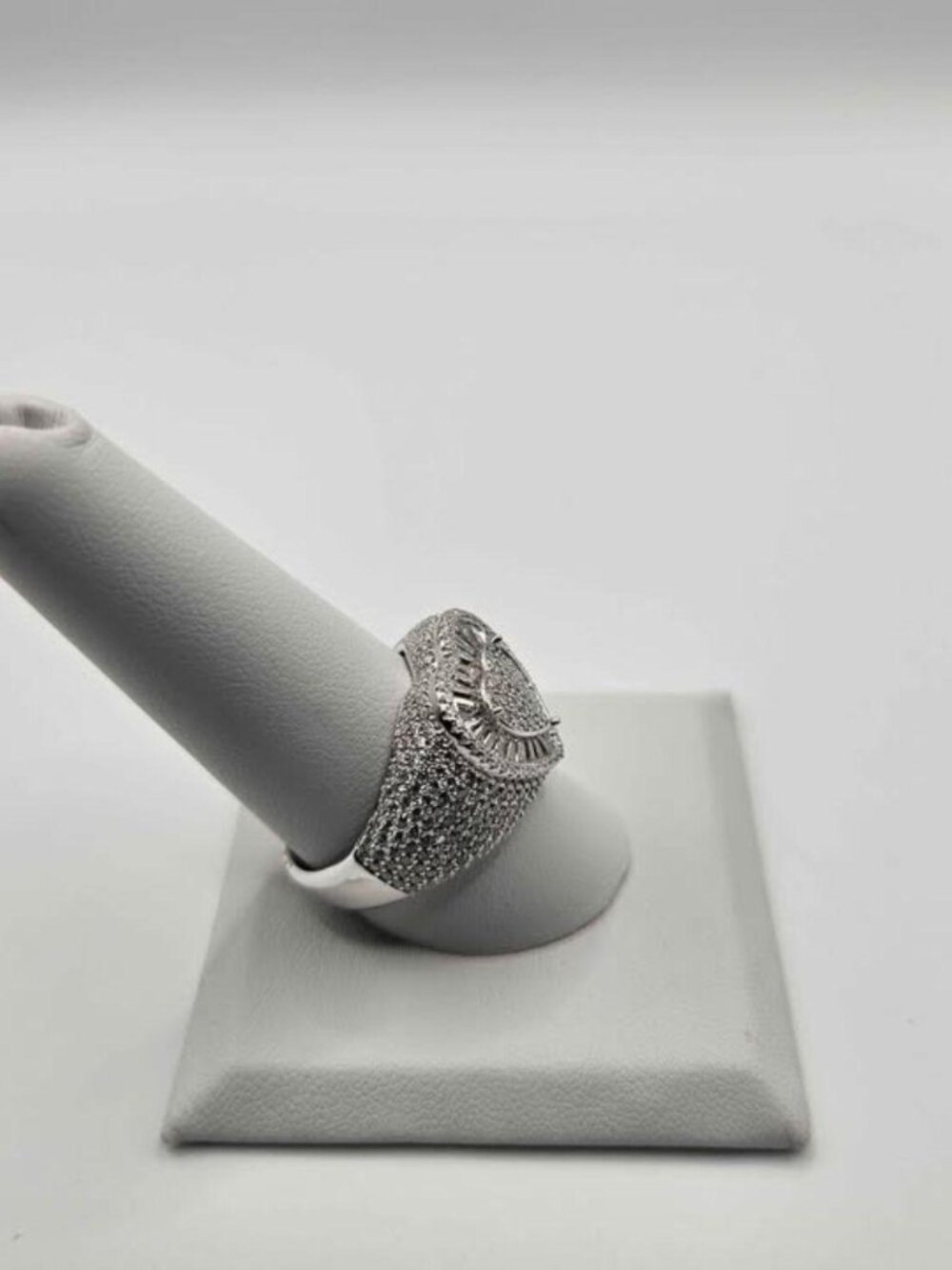 .925 Sterling Silver Heart Ring - Size 6 - Picture 3 of 5